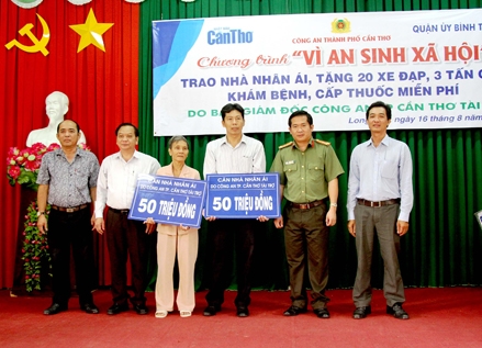 BÁO CẦN THƠ, CÔNG AN TP CẦN THƠ, QUẬN ỦY BÌNH THỦY PHỐI HỢP TỔ CHỨC CHƯƠNG TRÌNH "VÌ AN SINH XÃ HỘI"