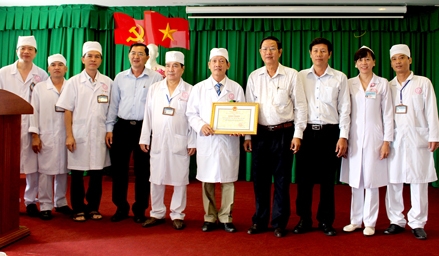 Bệnh viện cứu sống nhiều sản phụ nguy kịch do hội chứng Hellp được tặng Bằng khen