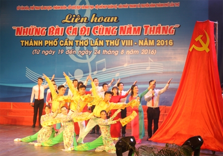 Bế mạc Liên hoan Những bài ca đi cùng năm tháng