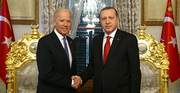 Sứ mệnh khó khăn của ông Biden