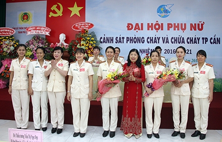 Đại hội đại biểu Hội Phụ nữ Cảnh sát Phòng cháy chữa cháy TP Cần Thơ <br>
Đẩy mạnh thực hiện các phong trào thi đua yêu nước