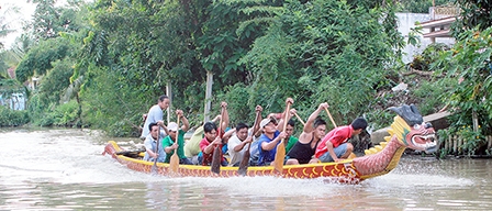 Khó cho đội đua thuyền Cờ Đỏ