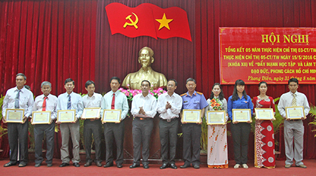 Triển khai Chỉ thị 05-CT/TW
của Bộ Chính trị