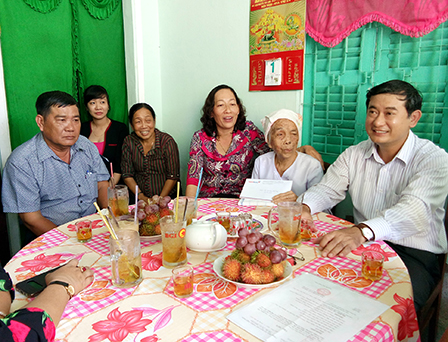 Ngân hàng TMCP Công Thương chi nhánh Cần Thơ
phụng dưỡng Mẹ Việt Nam Anh hùng Lê Thị Bích