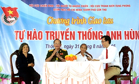 Hơn 300 đoàn viên thanh niên tham gia chương trình “Tự hào truyền thống anh hùng”