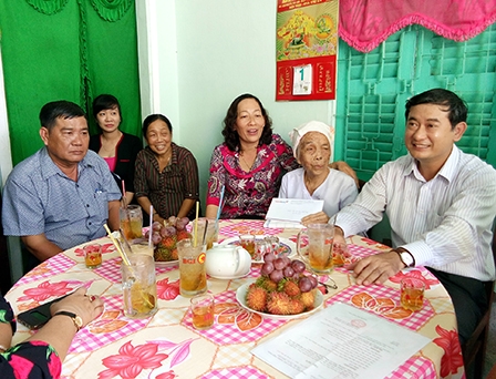 Ngân hàng TMCP Công Thương chi nhánh Cần Thơ
phụng dưỡng Mẹ Việt Nam Anh hùng Lê Thị Bích