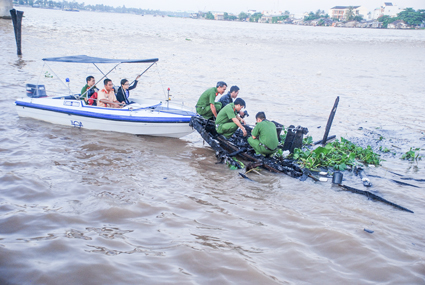 Cháy tàu neo đậu trên sông Cần Thơ