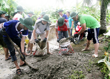 Thi đua học tập, rèn luyện theo gương Bác