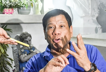 Tổng thống Philippines tăng quyền cho quân đội để chống khủng bố