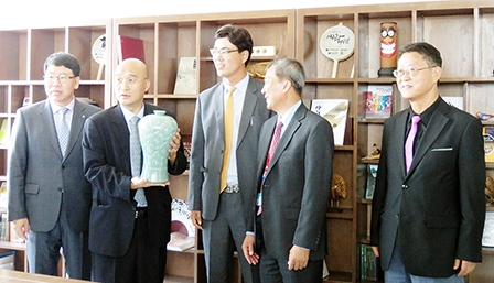 Trường Đại học Cần Thơ hợp tác với hơn 120 viện, trường  và tổ chức quốc tế