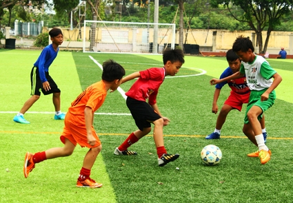 “Chắp cánh” cho bóng đá học đường