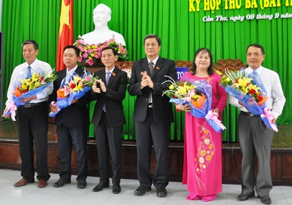 Bầu Trưởng Ban Văn hóa - Xã hội của HĐND và 2 Ủy viên UBND thành phố