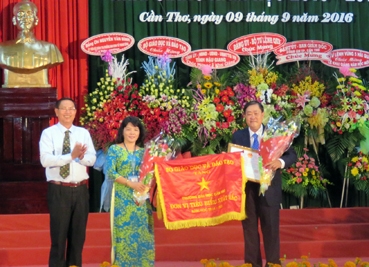 Trường Đại học Cần Thơ khai giảng năm học mới