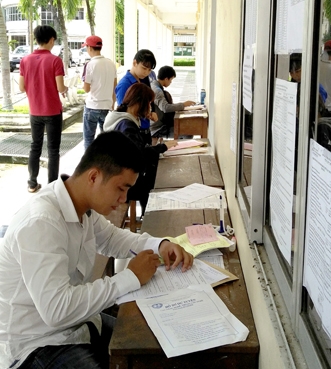 Hồ sơ ảo lại làm khổ các trường