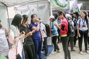 Hơn 500 sinh viên tham gia Ngày hội nói tiếng Anh