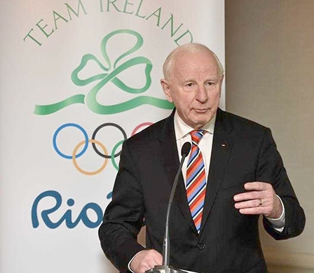 Lùm xùm chuyện phe vé