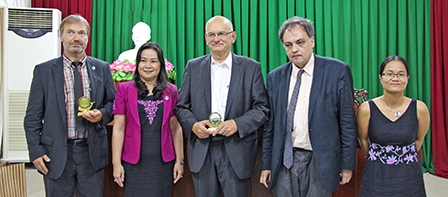 Lãnh đạo thành phố làm việc với hai nghiệp đoàn
về cung ứng nước sạch và xử lý nước thải của Pháp