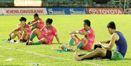 Bóng đá Đồng Tháp - Nhiều nỗi lo sau khi rớt hạng