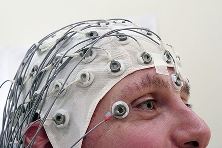 Liệu pháp “cân bằng sóng não” có thể chữa 
cao huyết áp và đau nửa đầu