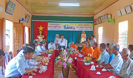 Thăm, chúc mừng quý vị sư sãi, đồng bào dân tộc Khmer nhân dịp lễ Sene Đôn ta