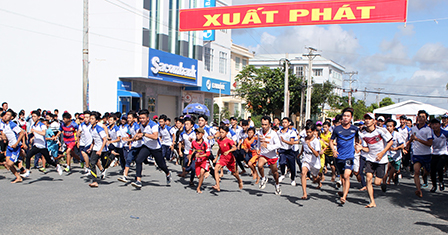Hơn 500 VĐV tranh tài Giải Việt dã truyền thống Lộ Vòng Cung TP Cần Thơ năm 2016