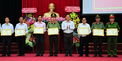 Phát huy vai trò nhân dân trong đấu tranh, phòng chống tội phạm