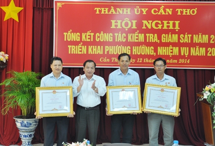 Góp phần nâng cao năng lực lãnh đạo, 
sức chiến đấu của tổ chức Đảng