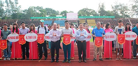 Khai mạc Giải vô địch Điền kinh các nhóm tuổi TP Cần Thơ năm 2016