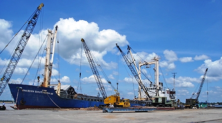 Đầu tư lớn, đồng bộ, hiện đại 
để công nghiệp phát triển xứng tầm