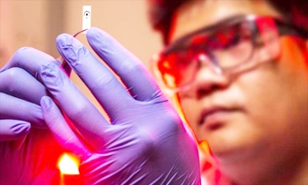 Phát triển công cụ giá rẻ giám sát đường huyết qua mồ hôi