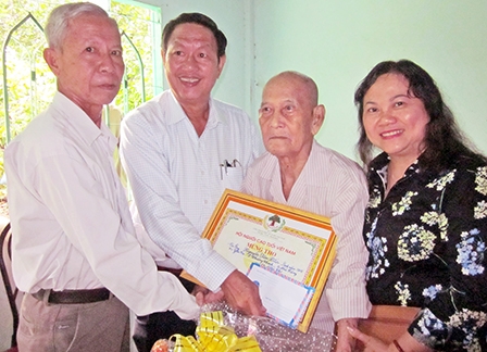 Mừng thọ, tặng quà người cao tuổi