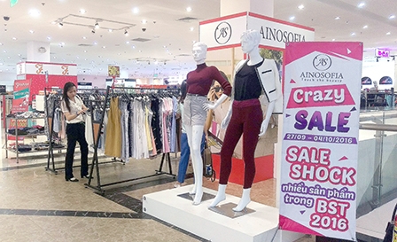 Giao mùa “săn” hàng thời trang  giảm giá