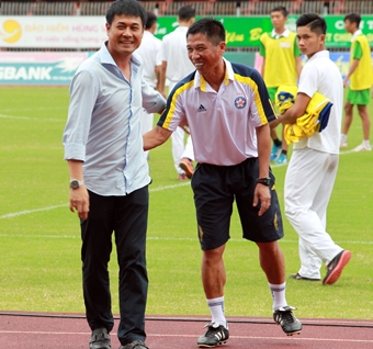 Đội tuyển quốc gia tập trung trong sự hoài nghi