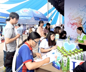 Trên 2.700 lượt lao động đến tìm việc tại Ngày hội việc làm thanh niên TP Cần Thơ