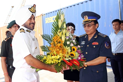 Tàu SAMRAT của Lực lượng Bảo vệ Ấn Độ thăm Đà Nẵng