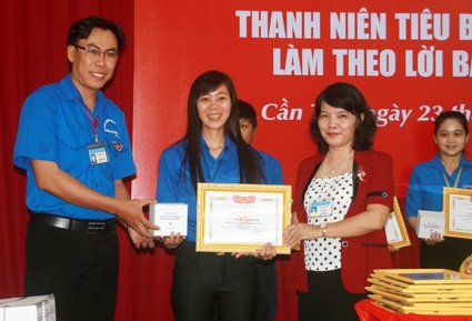 Tuyên dương 126 thanh niên tiêu biểu trong học tập và làm theo lời Bác