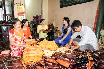 Làm theo gương Bác bằng những việc làm thiết thực