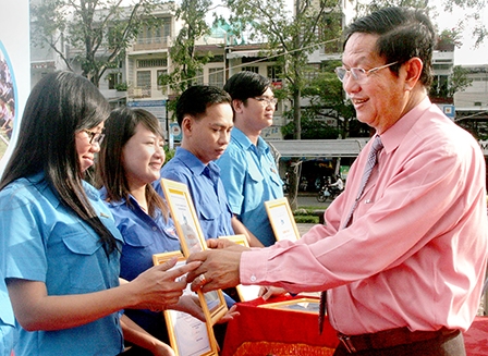 Khởi sắc nhưng vẫn còn nhiều khó khăn