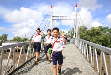 Bạc Liêu nhận bàn giao cầu thép dây văng qua kinh Điền Cô Ba
