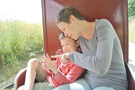 Liệu pháp tương tác sớm giúp cải thiện 
khả năng giao tiếp ở trẻ tự kỷ