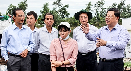 Lãnh đạo thành phố kiểm tra các khu xử lý chất thải rắn ở Cờ Đỏ và Ô Môn