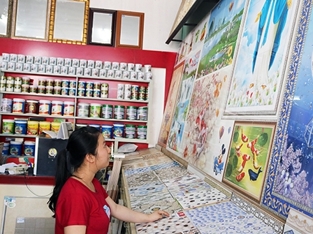 Làm đẹp với sơn họa tiết độc đáo