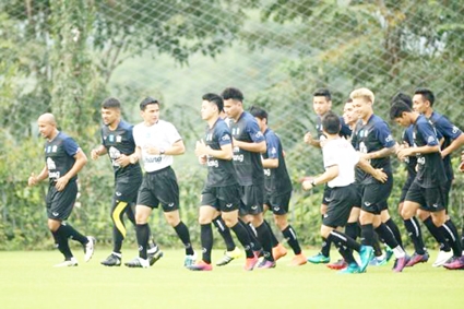 Tuyển Thái Lan im hơi lặng tiếng