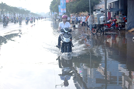 Triều cường gây ngập nhiều tuyến đường trong nội ô TP Cần Thơ