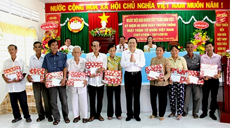 Đoàn kết, chung tay xây dựng quê hương giàu đẹp