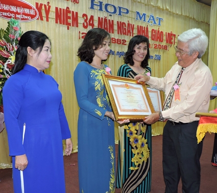 Nhiều hoạt động kỷ niệm Ngày Nhà giáo Việt Nam