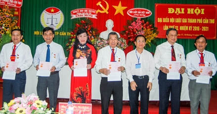 Ông Nguyễn Văn Vinh được bầu làm 
Chủ tịch Hội Luật gia TP Cần Thơ