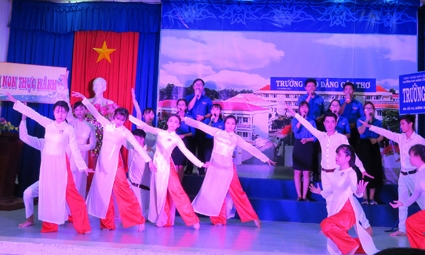 Sôi nổi các hoạt động khai giảng năm học mới, kỷ niệm Ngày Nhà giáo Việt Nam