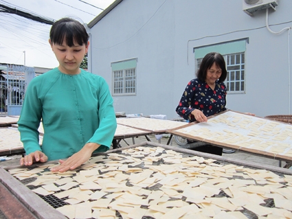 Không chỉ là bánh phồng tôm