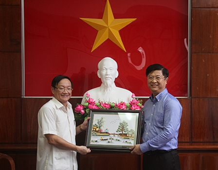 Lãnh đạo thành phố tiếp Đại sứ Việt Nam
tại Cộng hòa Dân chủ Nhân dân Lào